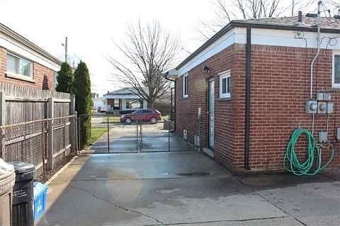 3rd image of 25519 Harmon St