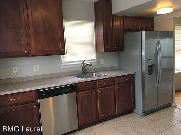 4th image of 7018 Roslyn Ave