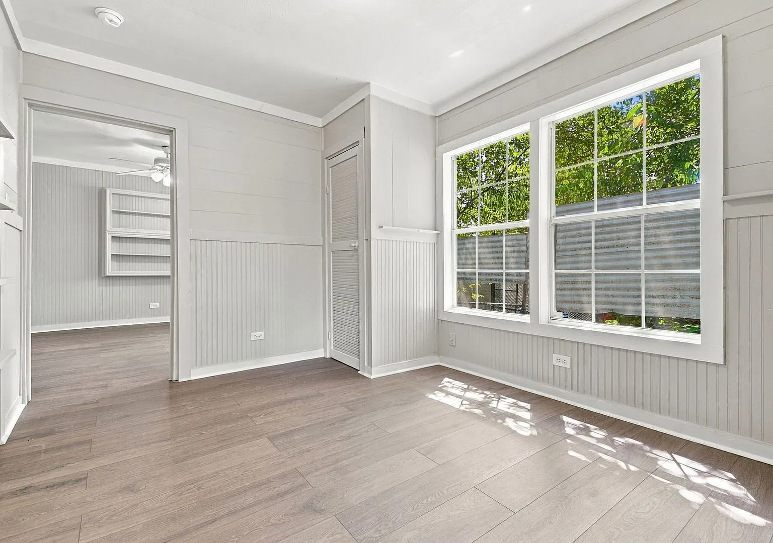 Cozy 2 Bedroom Home in Roosevelt Park — Photo 1