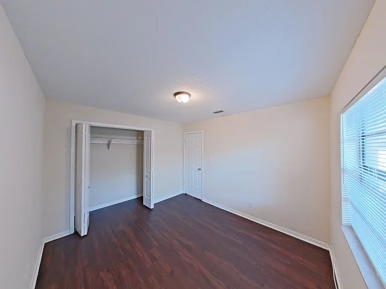 921 E Poinsettia Ave — Photo 6