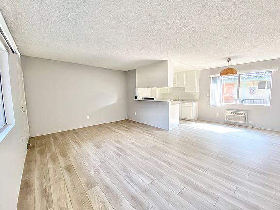 3rd image of 3339 S Canfield Ave APT 102