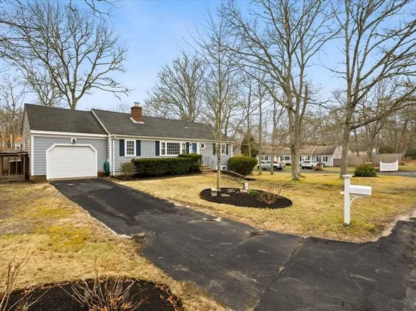 27 Goldenrod Ln, Yarmouth Port, MA 02675