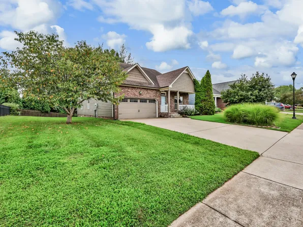 2228 Fairfax Dr, Clarksville, TN 37043