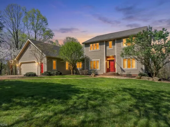 13665 Salem Church St NE, Paris, OH 44669