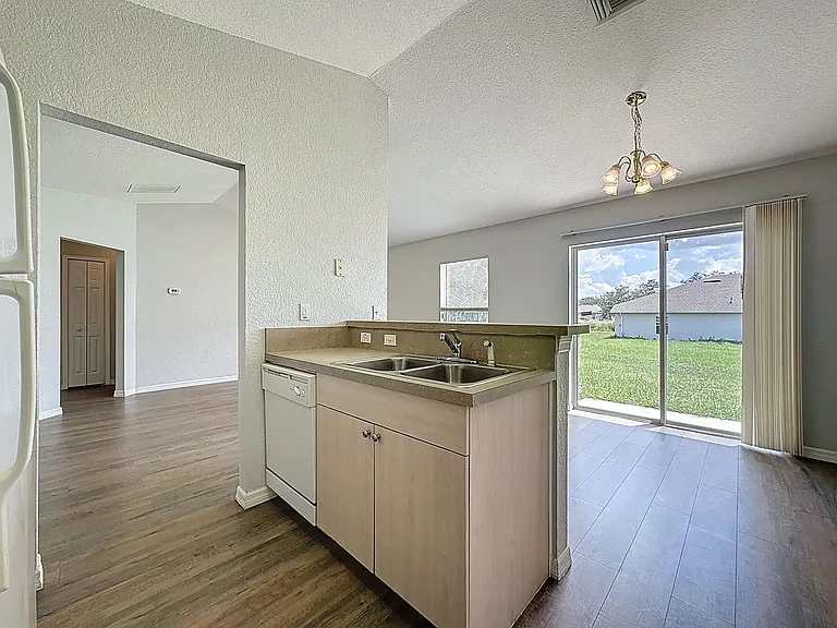 424 Danube Way — Photo 13