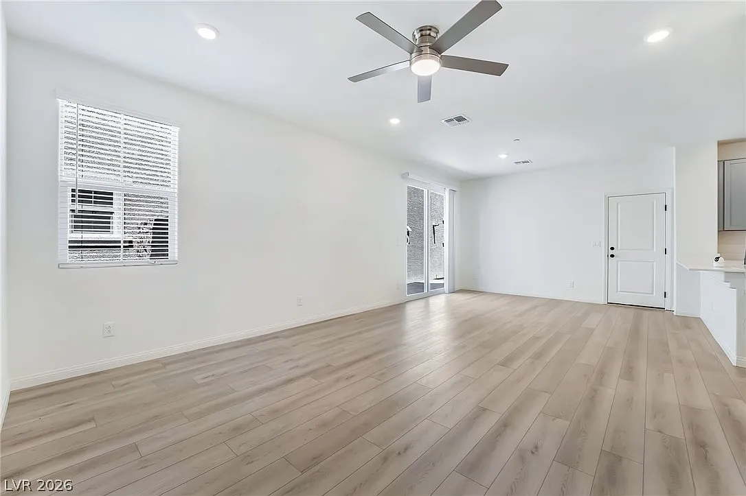 4 bed, 3.0 bath, 2040 sqft, $2,685 — Photo 4