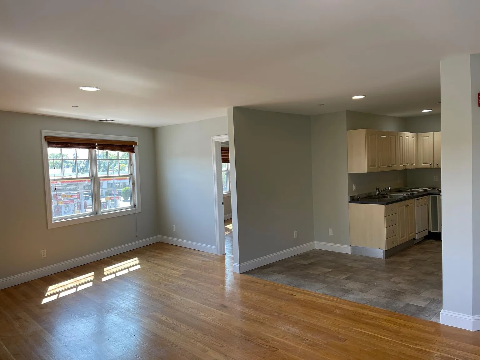 2 bed, 1010 sqft, $3,350 — Photo 2