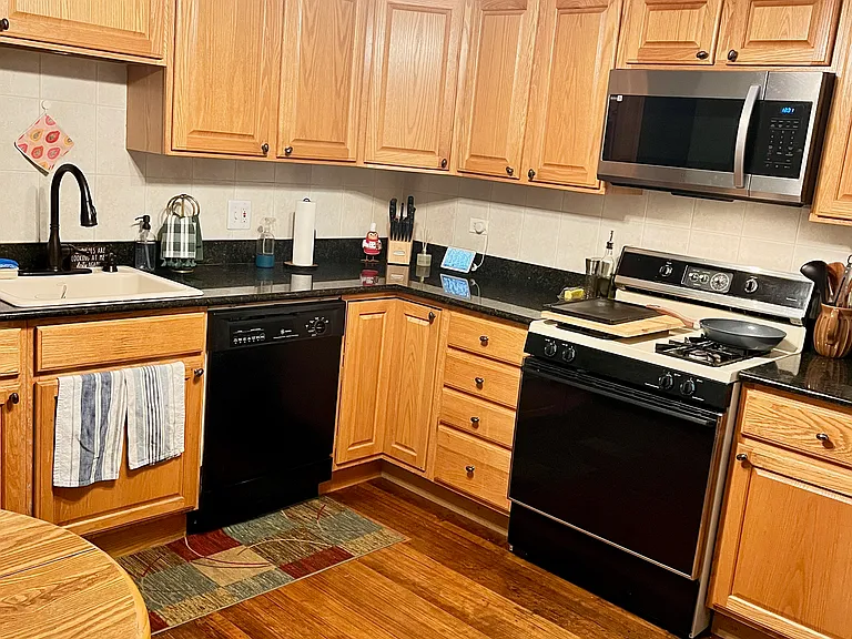 1031 W Dakin St #2 — Photo 9