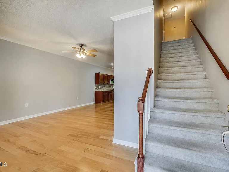 28 Cherokee Ridge Ct — Photo 4