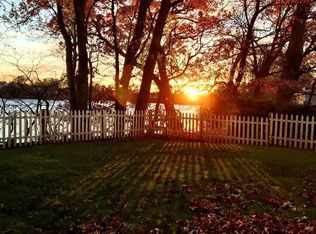 76 Lakeview Dr, Cranston, RI 02910