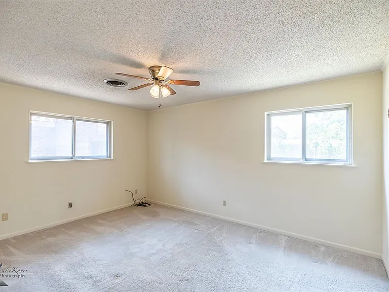 3317 Santa Monica Dr — Photo 8