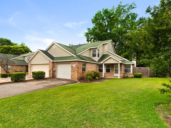 1331 White Blossom Ln, Fort Walton Beach, FL 32547