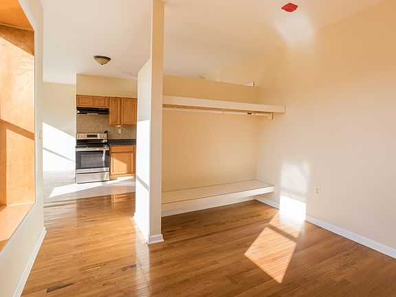 5th image of 253 Erskine St #305