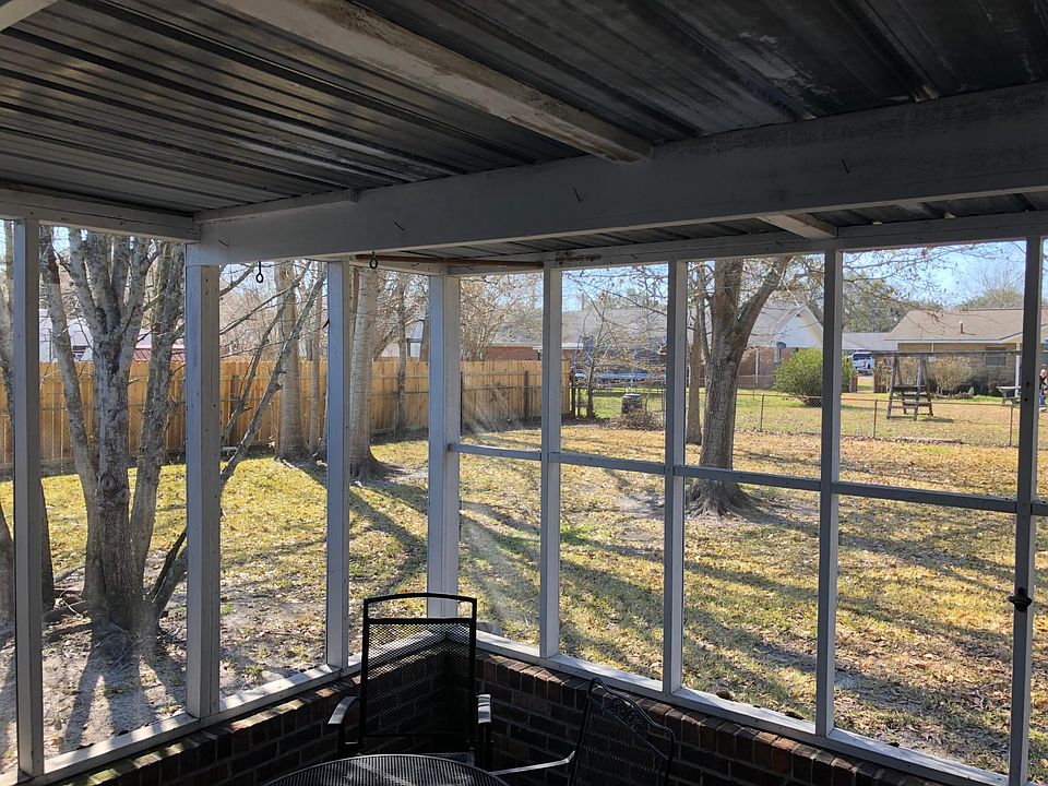 2nd image of 105 Reeves St