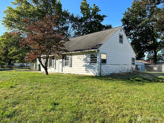 3rd image of 3 Stiles Rd