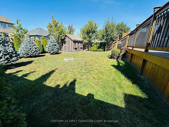 3rd image of 696 Bennett Cres