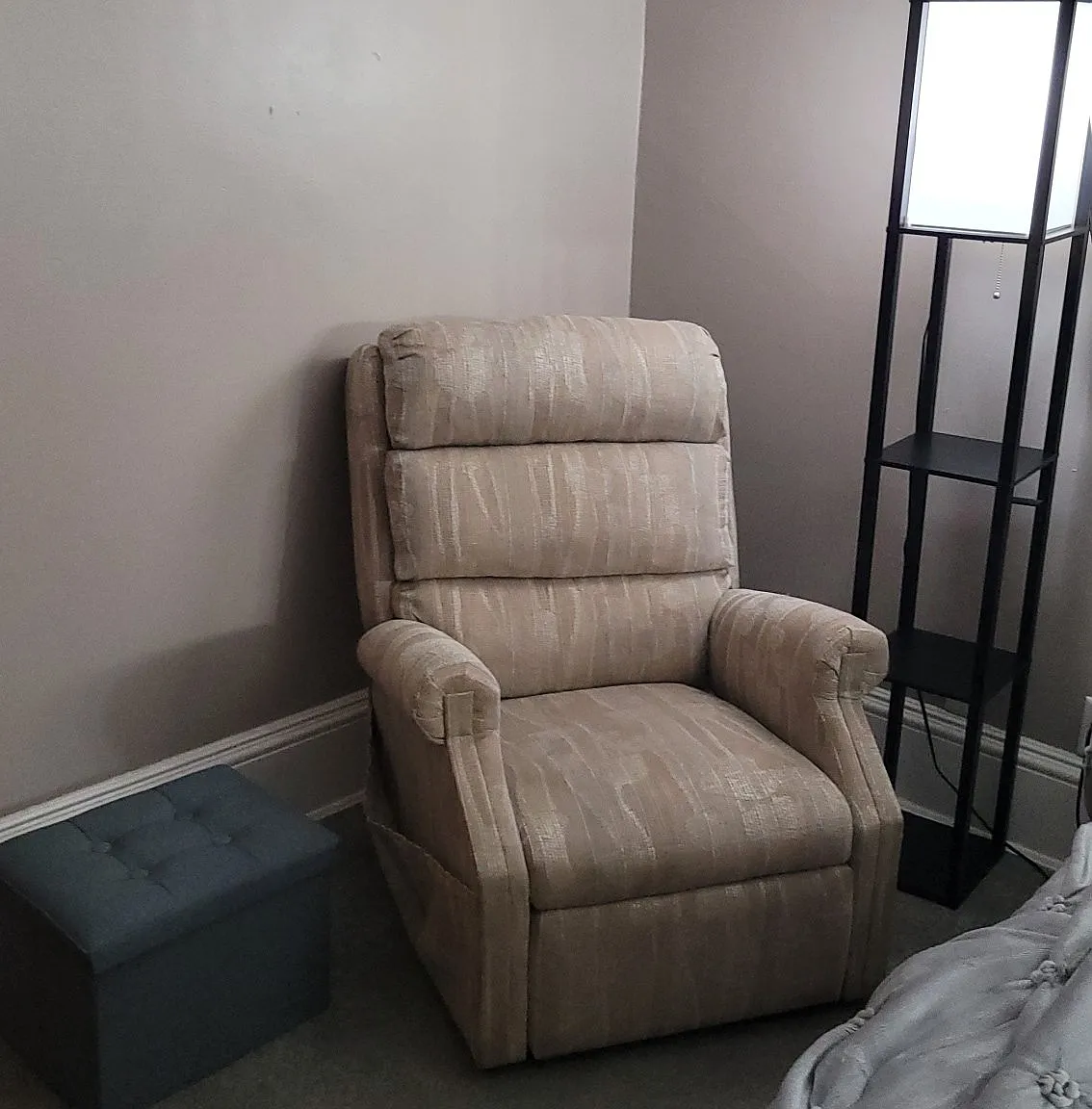 Fully furnished with utilities included for this cozy Studio Apartment in downtown Lansing! — Photo 4