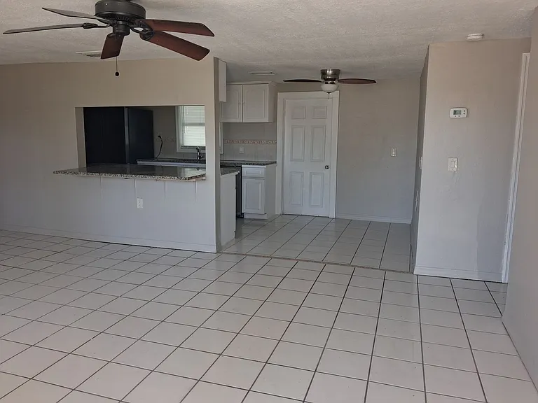 4746 Eastwood Ln — Photo 4