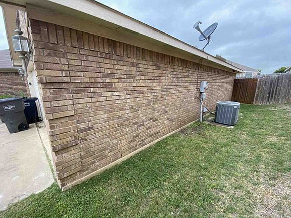 3rd image of 600 Cranbrook Dr