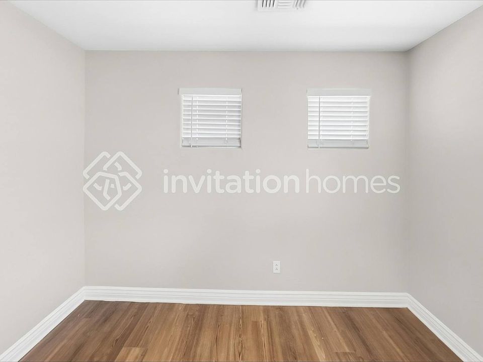 1st image of 25541 W Pioneer St
