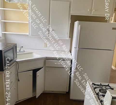 3rd image of 1209 N Gray Dr
