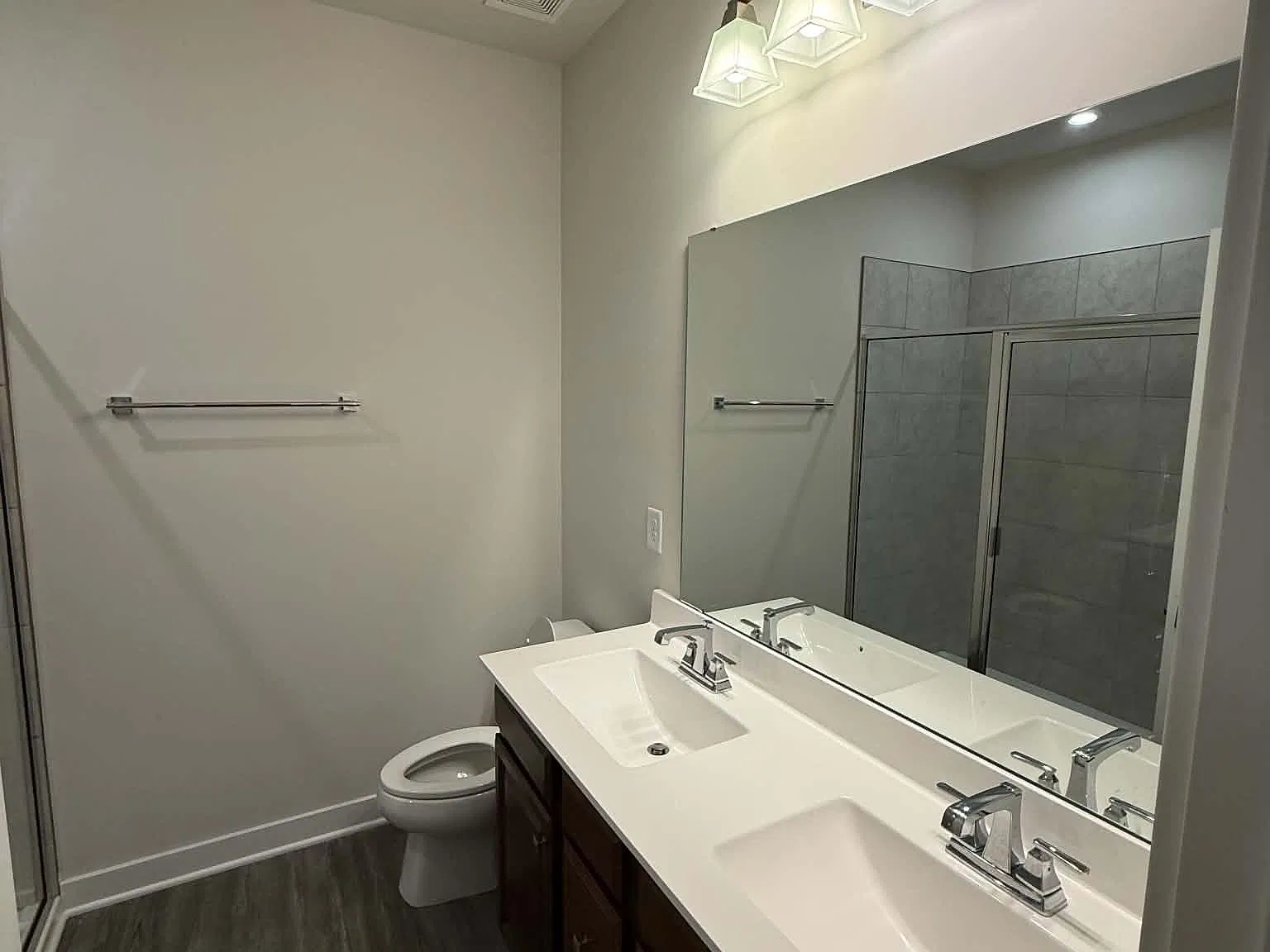 3 bed, 1936 sqft, $3,299 — Photo 4