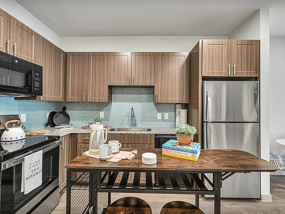 58-web-or-mls-4600-n-mays-st-1202