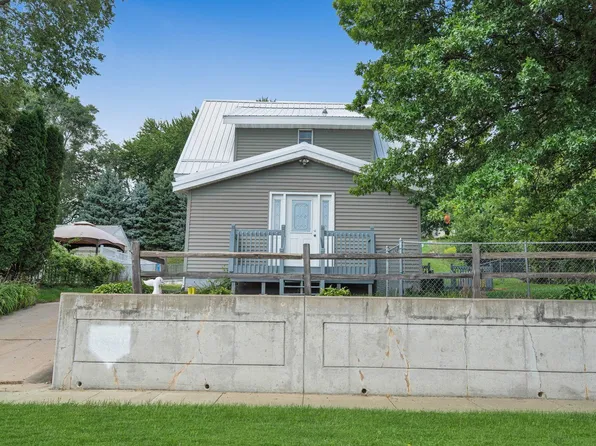 1007 E Bremer Ave, Waverly, IA 50677