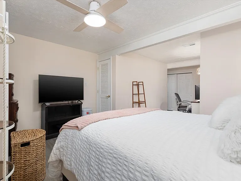 8307 Crestmont Cir — Photo 17