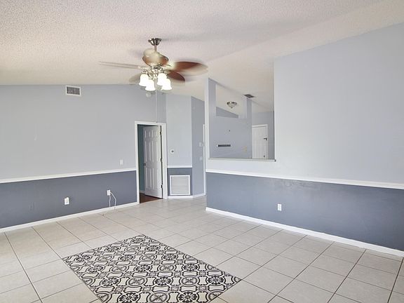 3rd image of 2533 SW Halissee St