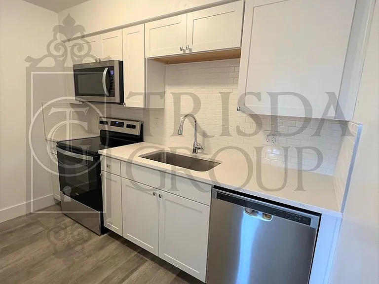 119 Rothesay Ave #6 — Photo 8