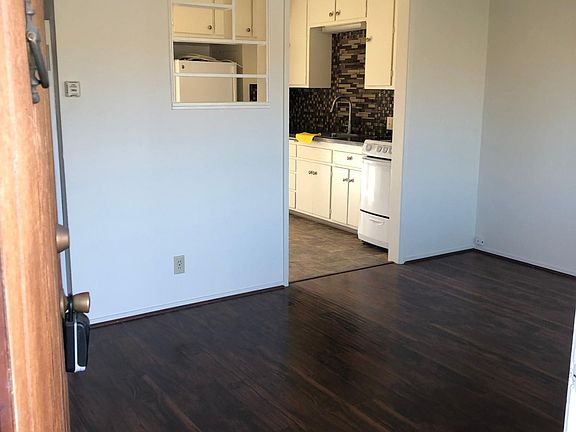5th image of 24047 Park St