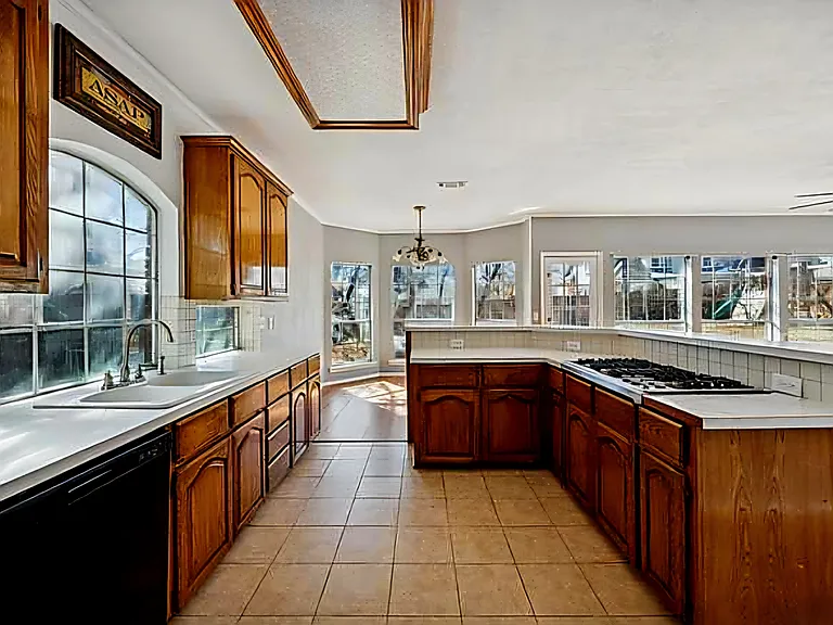 2657 Hillside Dr — Photo 5