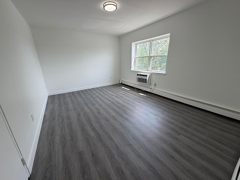 2nd image of 556 Washington Ave APT 27