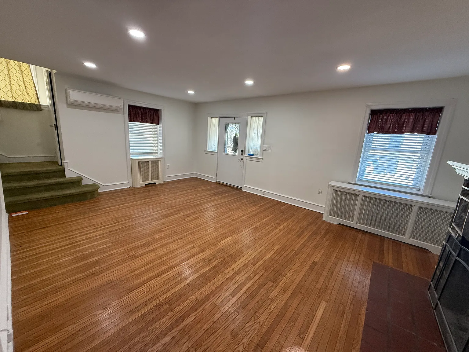 3 bed, 1.5 bath, 1594 sqft, $2,800 — Photo 4