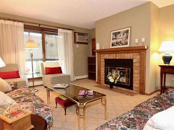 3rd image of 1011 41st Ave NE APT 301
