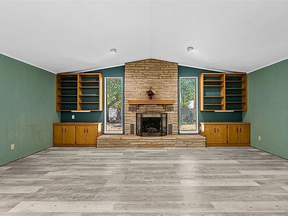 2nd image of 1325 Normandy Rd
