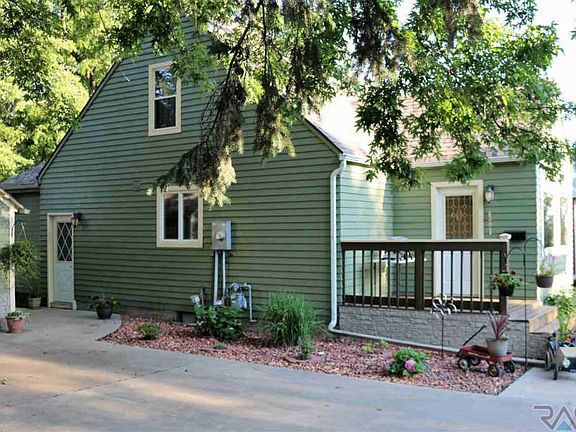 3rd image of 407 N 6th St