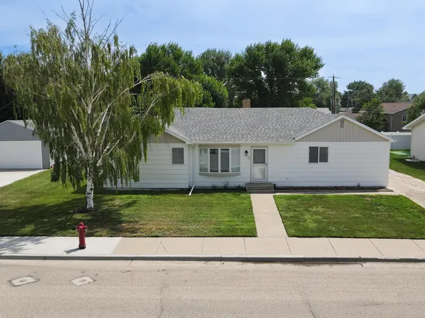 2030 6th Ave E, Williston, ND 58801