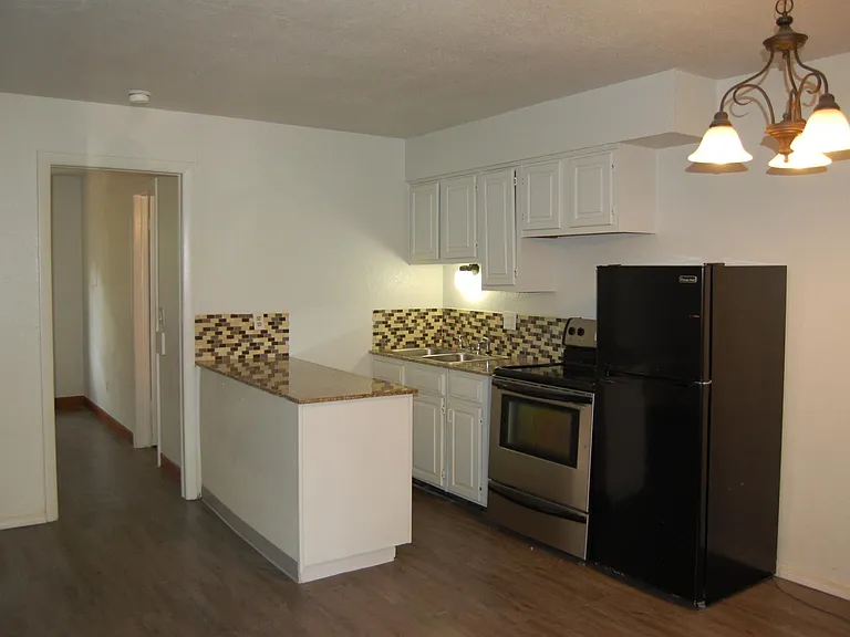 916 NW 9th St #N — Photo 7