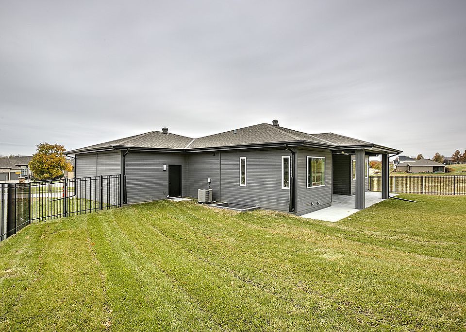 2nd image of 7205 N 148th St