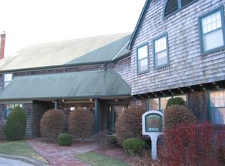 23 Gardencourt Dr, Narragansett, RI 02882