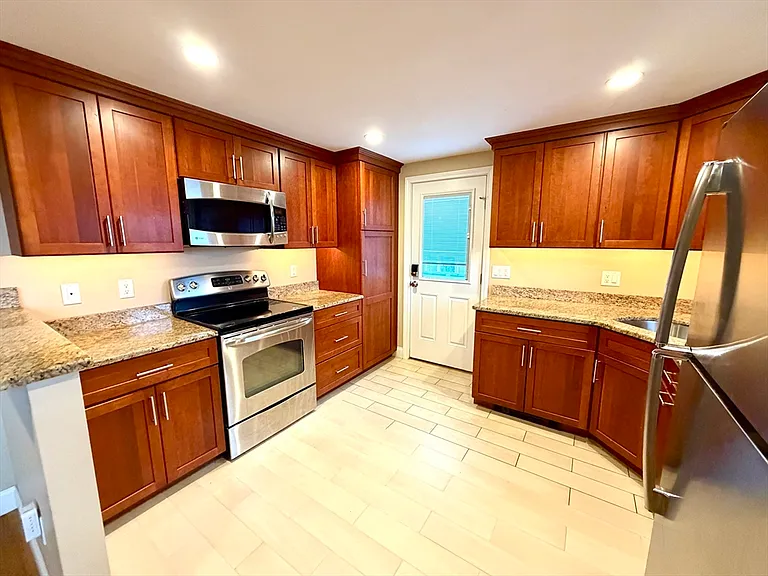 116 Upton Rd — Photo 3