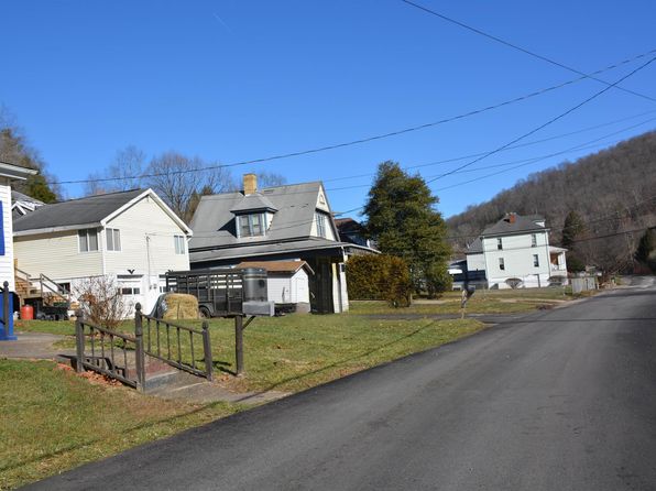 325 Pyles Ave, Mannington, WV 26582