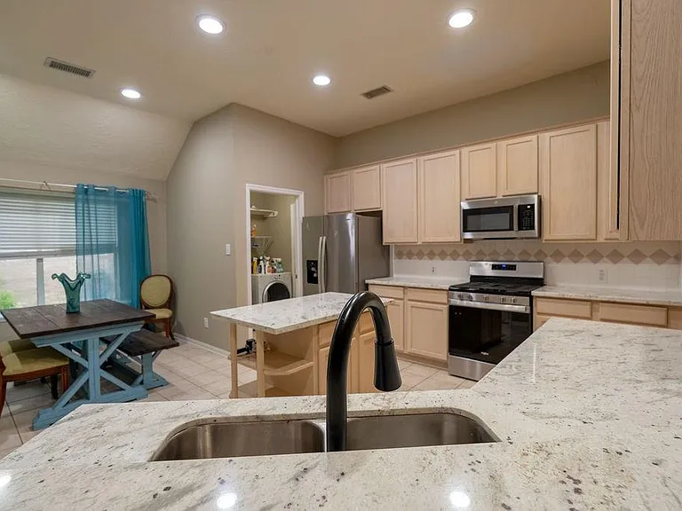 175 N Wimberly Way — Photo 9