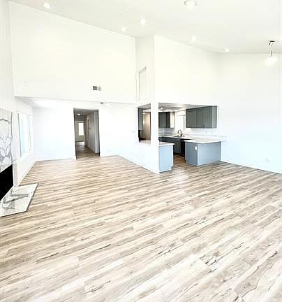 3rd image of 2535 Jefferson St APT 15