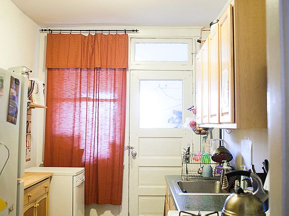 3rd image of 6344 N Wayne Ave #2S