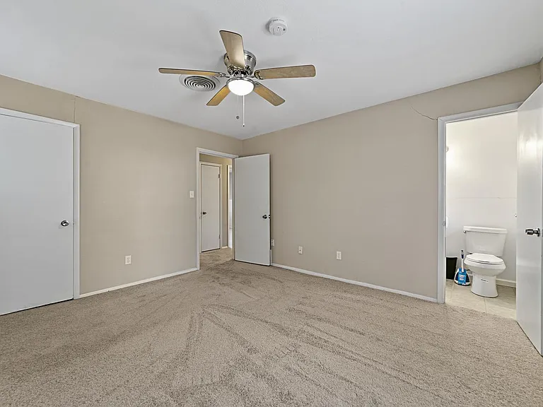 7209 Ellis Rd — Photo 4