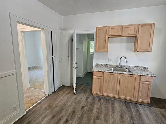5th image of 1111 E 114th St #Up