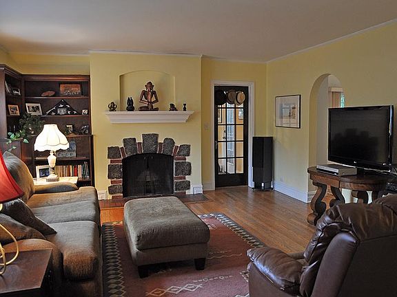 Living Room with fireplace